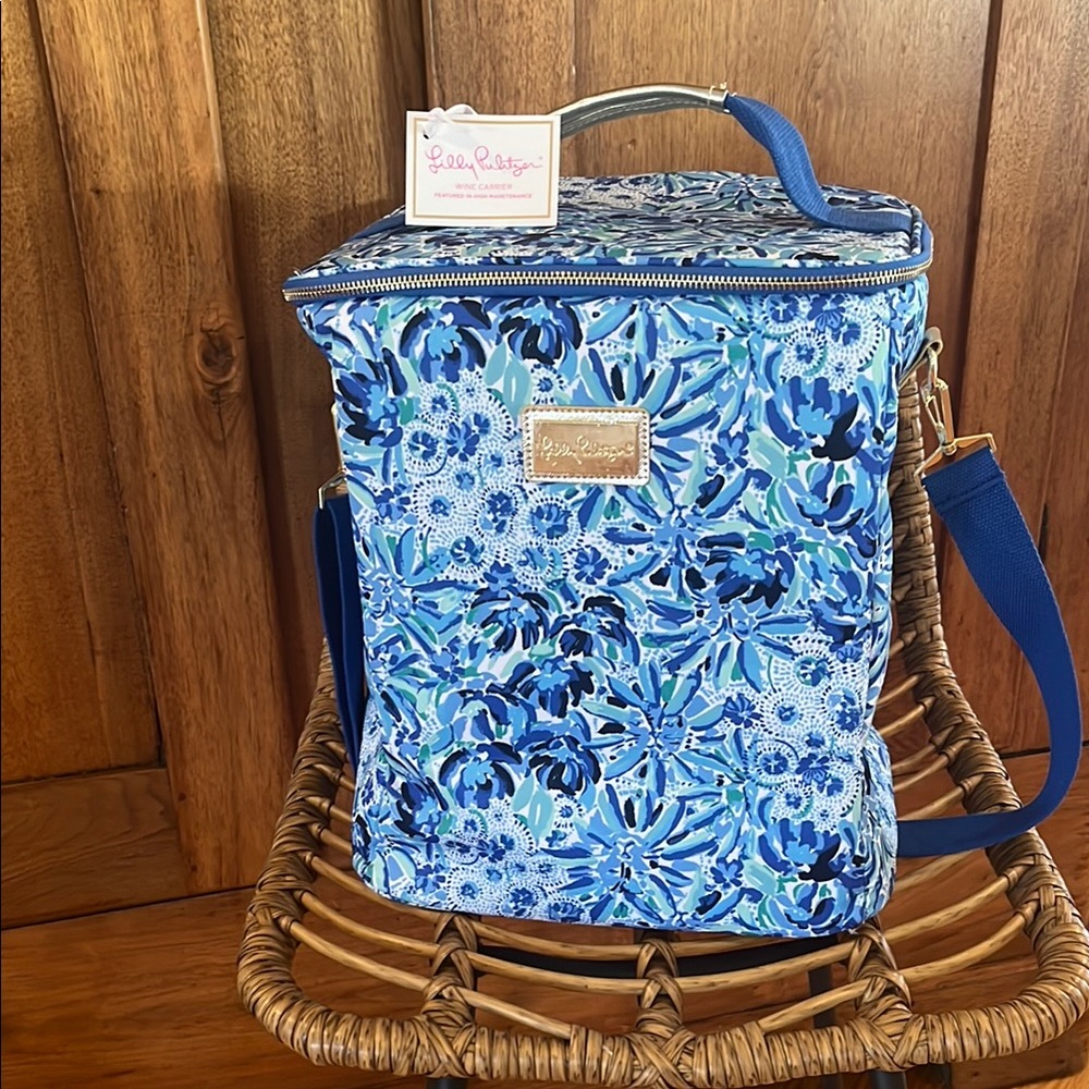 New Lilly Wine cooler bag or beach cooler-bag. NWT. Hold 4 bottles of wine.